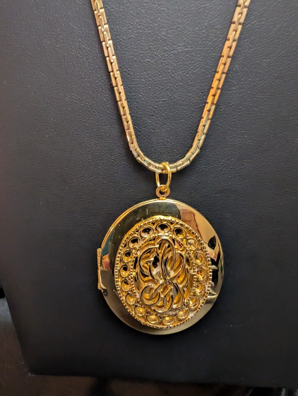 #2. Vintage Gold Necklace With Large Locket - Picture 2 of 3